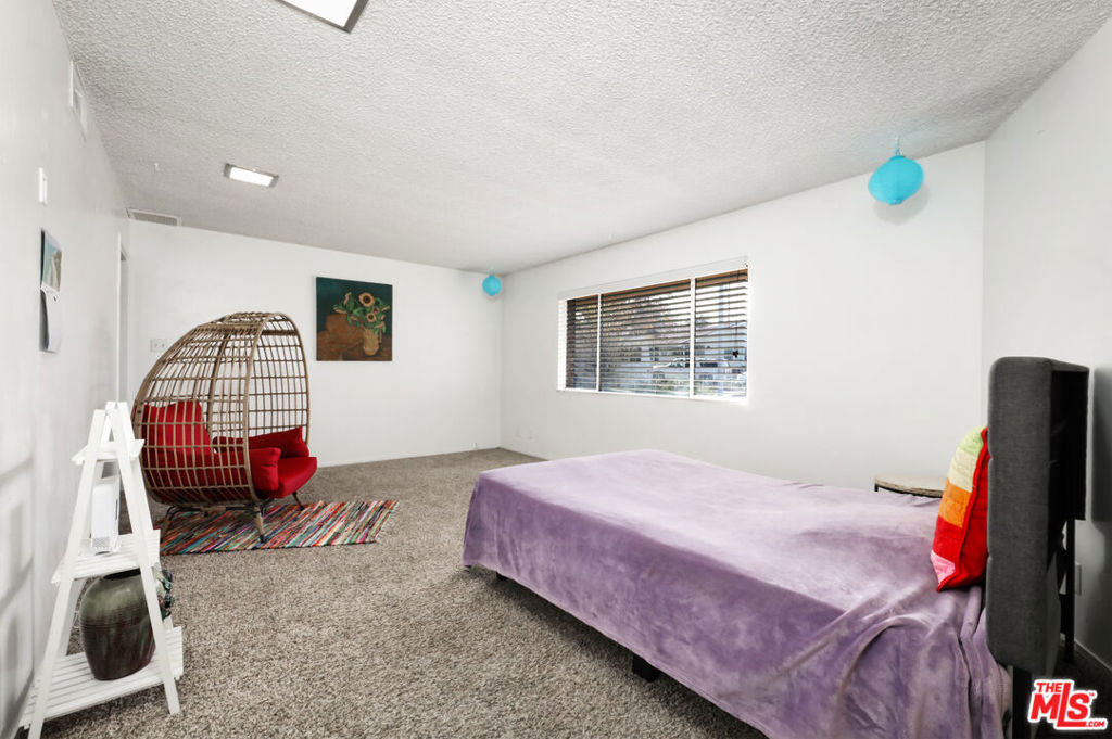 Residential for sale at 10 Grey Way, Taft CA featuring 3 beds and 2 baths