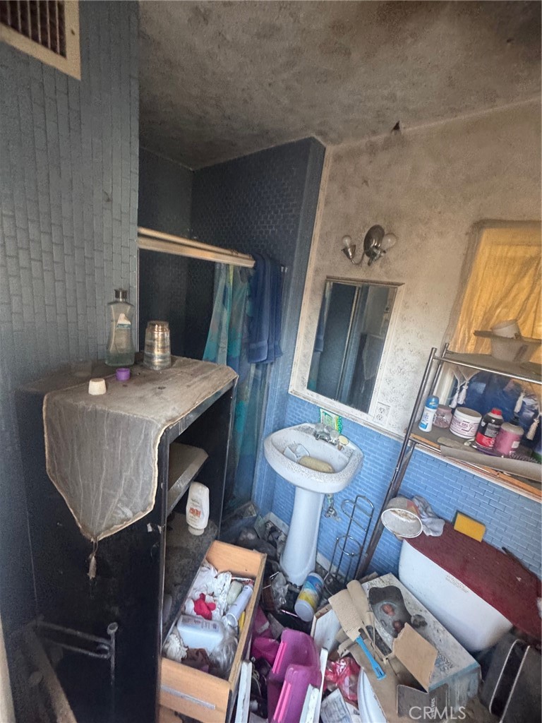 Residential for sale at 257 E Avenue Q4, Palmdale CA featuring 5 beds and 3 baths