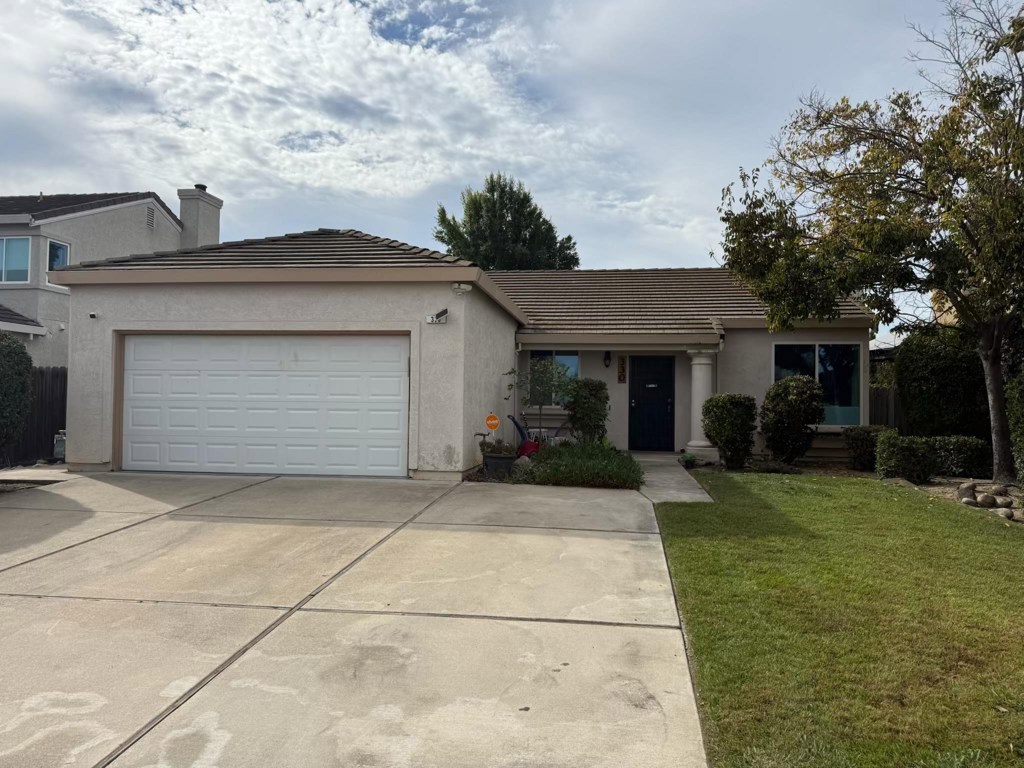 Residential Lease for rent at 330 Lakespring Place, Oakley CA featuring 3 beds and 2 baths