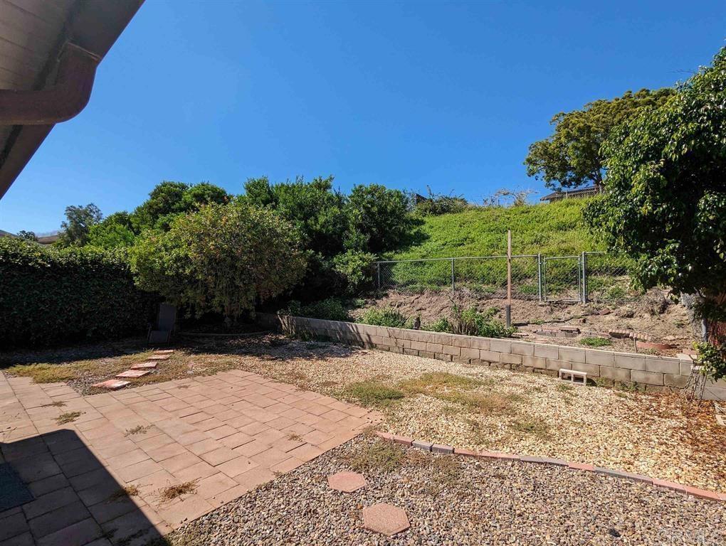 Residential Lease for rent at 4536 Beverly Glen Drive, Oceanside CA featuring 2 beds and 1 bath