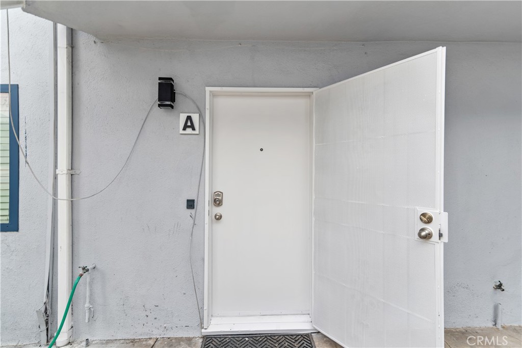 Residential Lease for rent at 117 S Ivy Avenue A, Monrovia CA featuring 2 beds and 1 bath