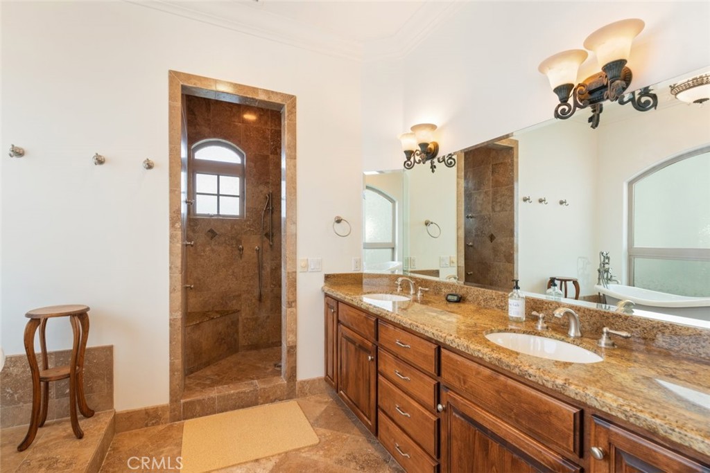 Residential for sale at 2328 Dos Lomas, Fallbrook CA featuring 5 beds and 5 baths