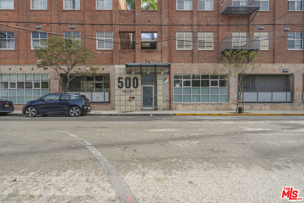 Residential for sale at 500 Molino Street 206, Los Angeles CA and 1 bath