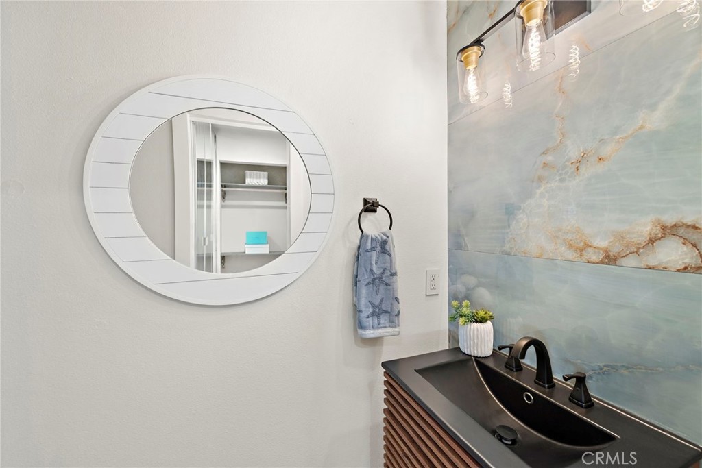 Residential Lease for rent at 2175 S Coast Hwy 16, Laguna Beach CA featuring 1 bed and 2 baths