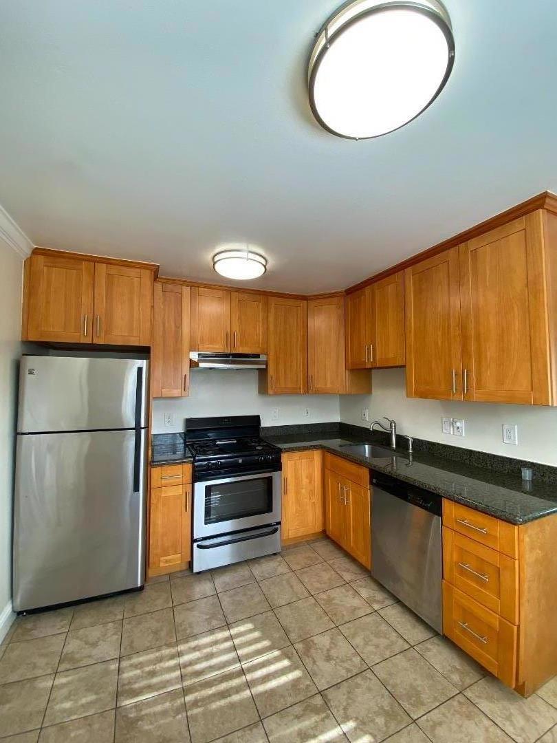 Residential Lease for rent at 771 Pierce Road 6, Menlo Park CA featuring 2 beds and 1 bath