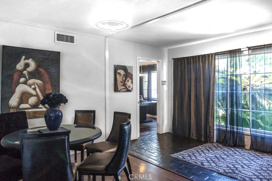 Active for sale at Toluca Lake, CA, Toluca Lake, CA CA and 6 baths