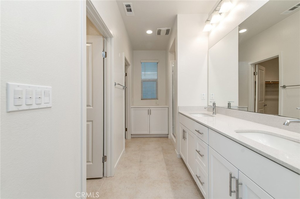 Residential Lease for rent at 148 Stage, Irvine CA featuring 3 beds and 3 baths