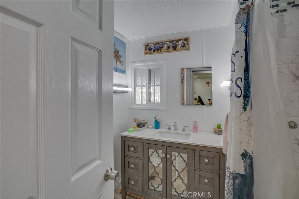 Manufactured In Park for sale at 1400 E Menlo Avenue 87, Hemet CA featuring 3 beds and 3 baths