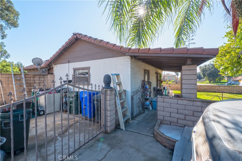Residential for sale at 825 Acacia, Rialto CA featuring 2 beds and 1 bath