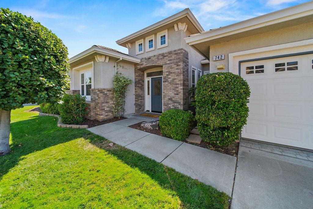 Residential for sale at 742 Richardson Dr, Brentwood CA featuring 2 beds and 3 baths