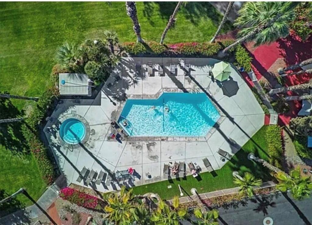 Residential Lease for rent at 6054 Montecito Drive 2, Palm Springs CA featuring 3 beds and 2 baths