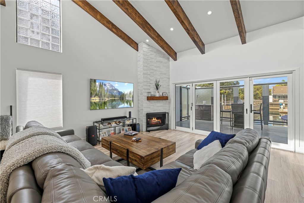 Residential for sale at 4577 Gateshead, Oxnard CA featuring 2 beds and 2 baths