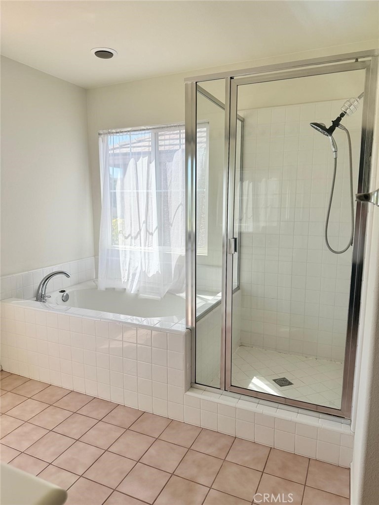 Residential Lease for rent at 11 Iron Springs, Irvine CA featuring 4 beds and 4 baths