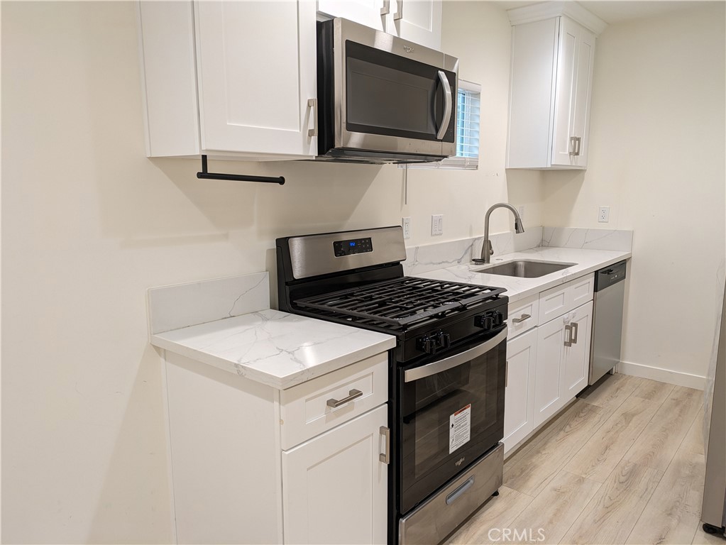 Residential Lease for rent at 200 E Phillips St 202, Ontario CA featuring 2 beds and 1 bath