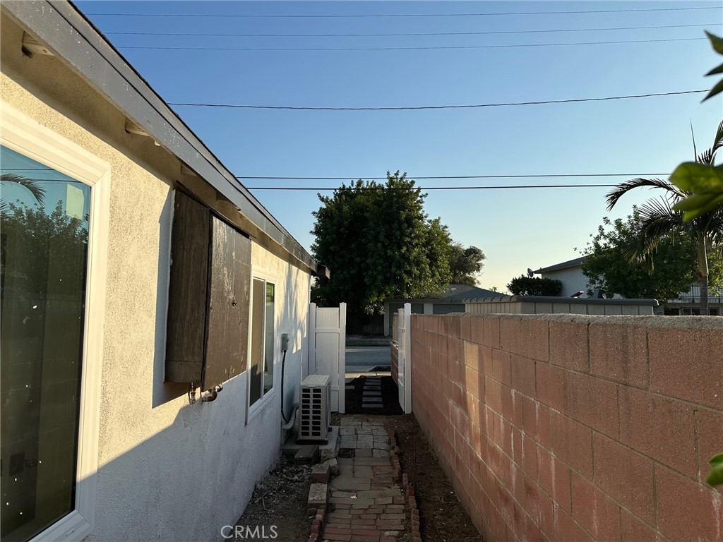 Residential Lease for rent at 301 N Soldano, Azusa CA featuring 1 bed and 1 bath