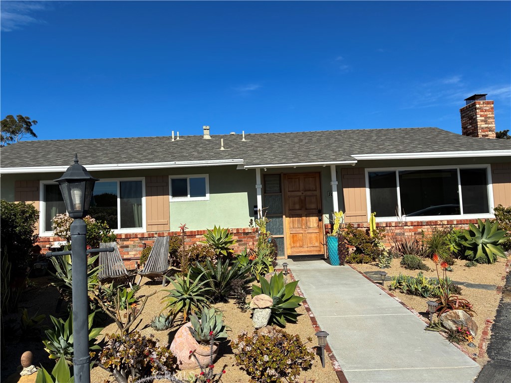 Residential Lease for rent at 103 Monte Vista, San Clemente CA featuring 2 beds and 2 baths