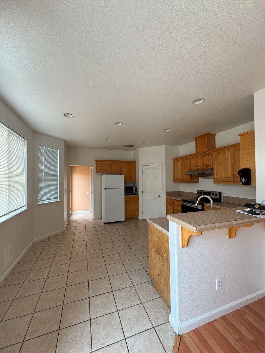 Residential Lease for rent at 645 645 Rockspray Cir, Pittsburg CA featuring 4 beds and 3 baths