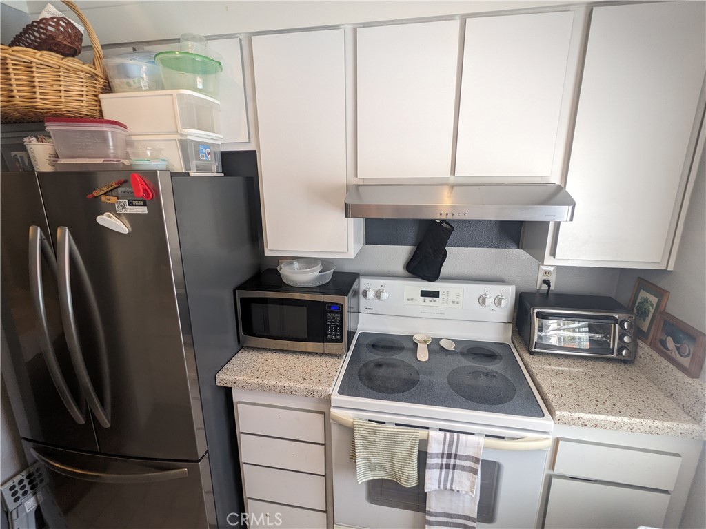 Residential Lease for rent at 5108 Summertime Lane, Culver City CA featuring 2 beds and 2 baths