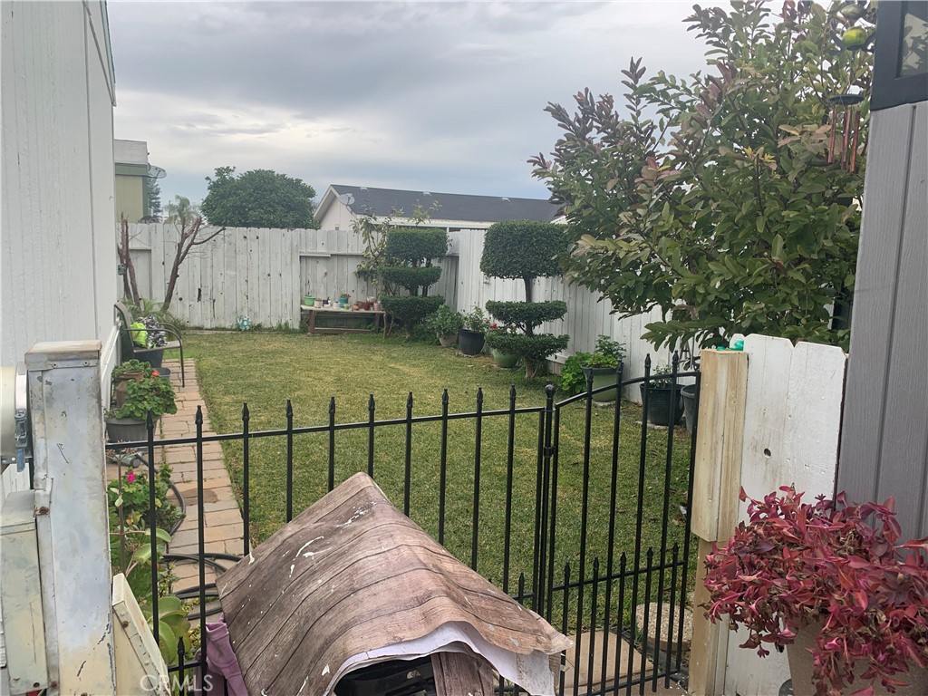 Manufactured In Park for sale at 1301 Taft Hwy Space#154, Bakersfield CA featuring 3 beds and 2 baths