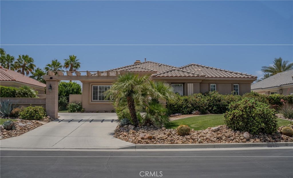 Residential for sale at 41 Vista Mirage, Rancho Mirage CA featuring 3 beds and 2 baths