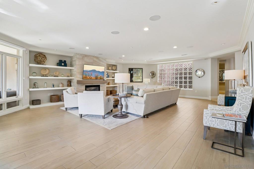 Active for sale at La Jolla, CA, La Jolla, CA CA and 3 baths