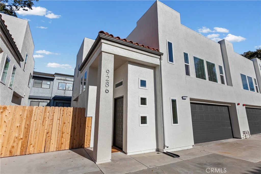 Residential for sale at 9286 El Bordo, Atascadero CA featuring 2 beds and 2 baths