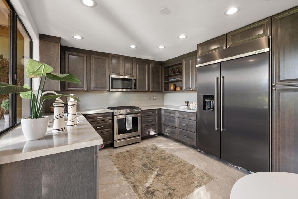 Residential for sale at 213 Las Lomas, Palm Desert CA featuring 2 beds and 3 baths