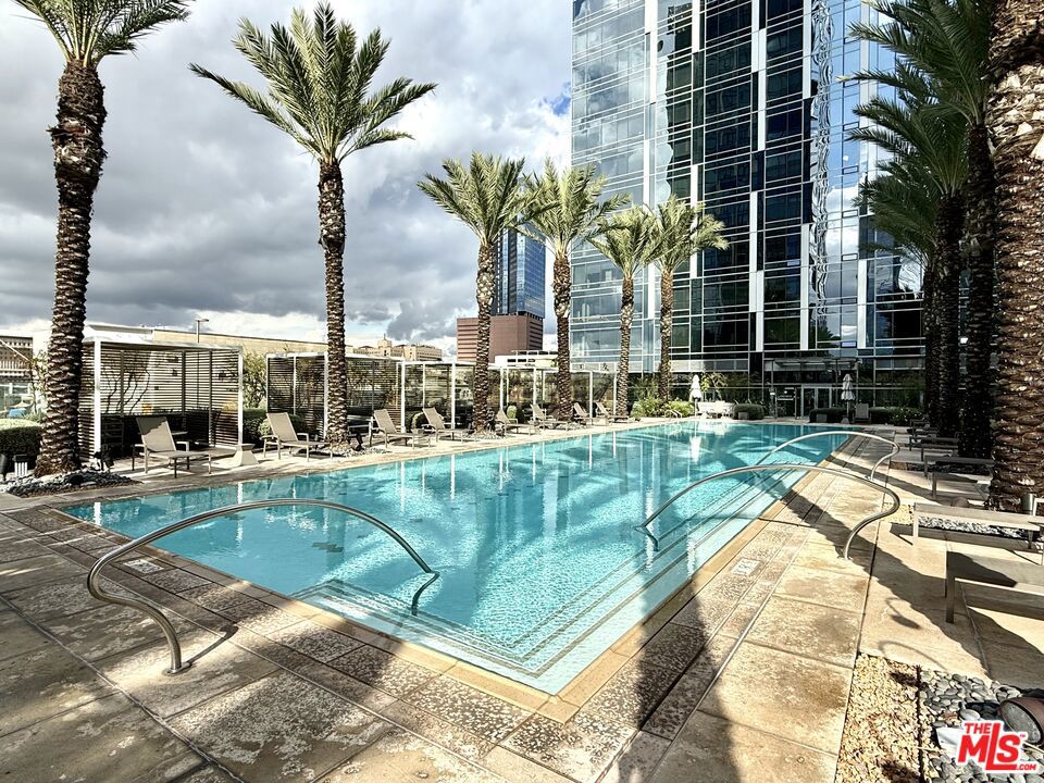 Residential for sale at 877 Francisco Street 617, Los Angeles CA and 1 bath