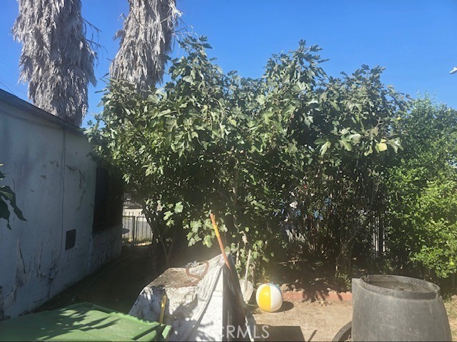 Residential for sale at 10510 Towne, Los Angeles CA featuring 2 beds and 1 bath