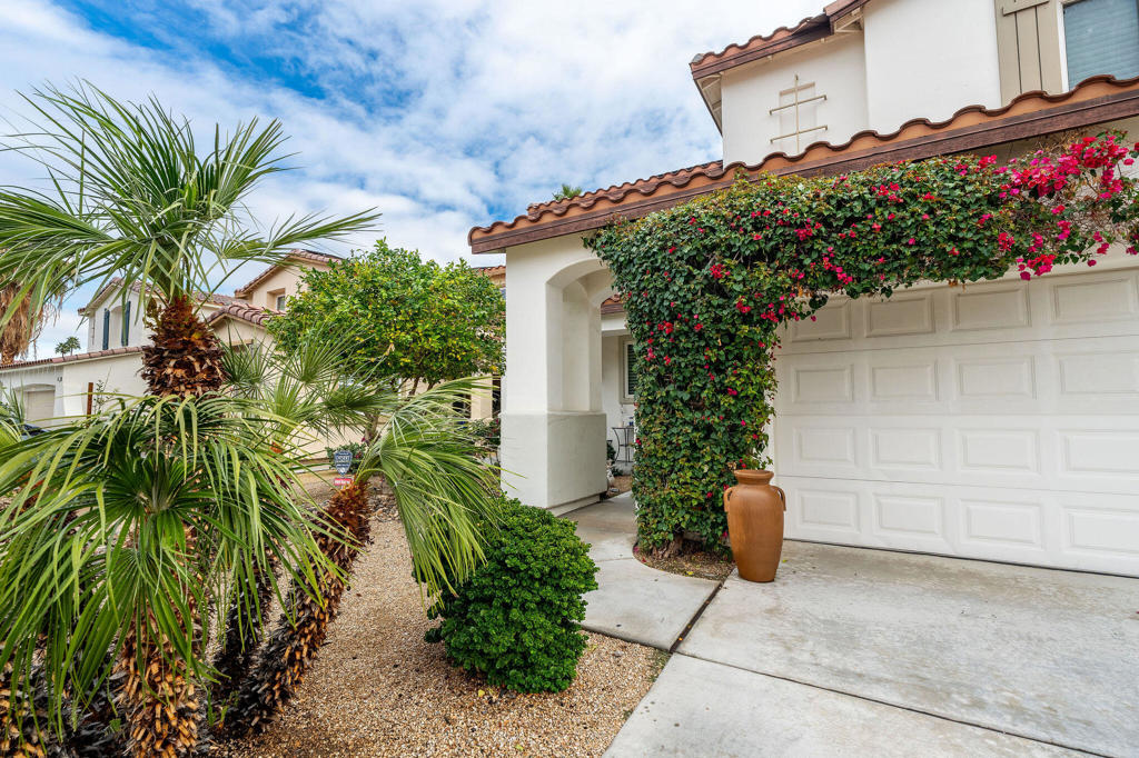 Residential Lease for rent at 282 Paseo Vista Circle, Palm Desert CA featuring 3 beds and 3 baths