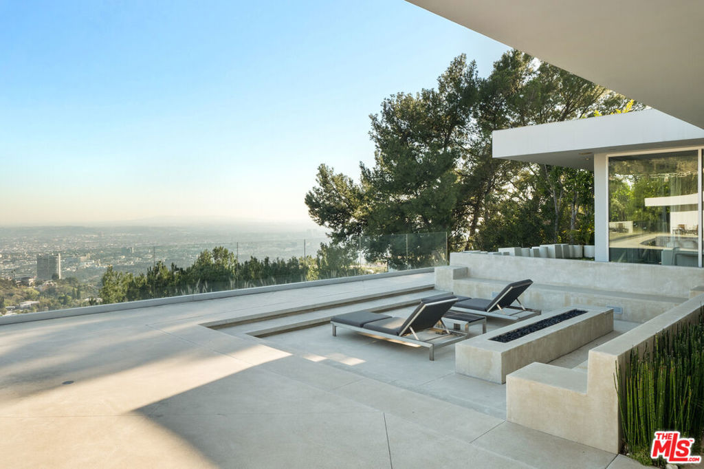 Residential Lease for rent at 1610 Carla, Beverly Hills CA featuring 5 beds and 6 baths