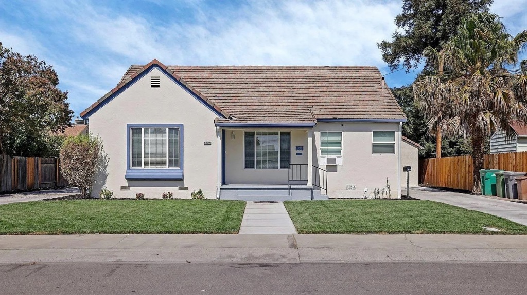 Residential Income for sale at 325 Cypress St, Lodi CA