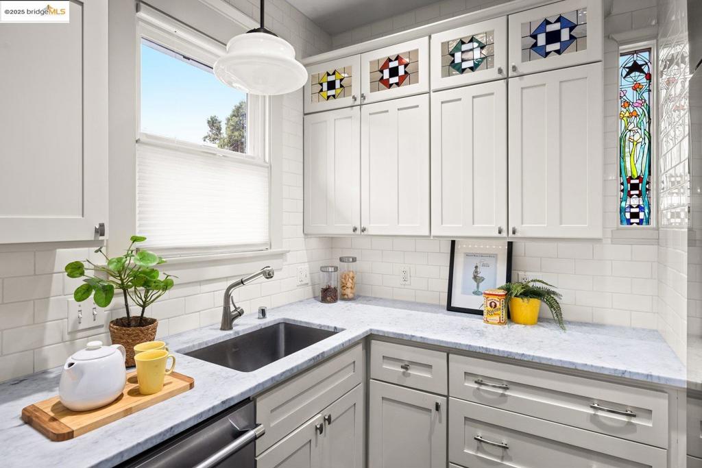 Residential for sale at 1076 61St St, Oakland CA featuring 2 beds and 1 bath