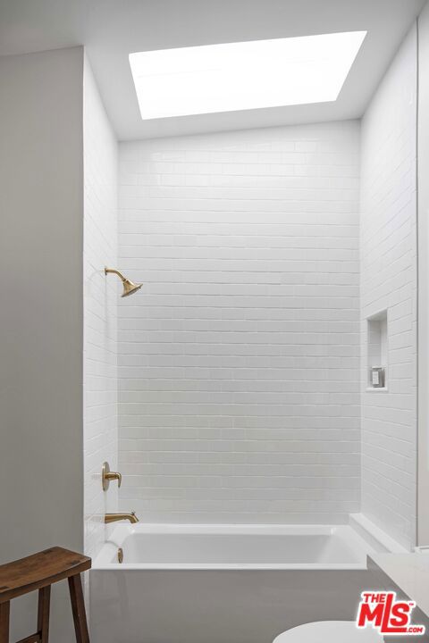 Residential Lease for rent at 9807 Portola Drive, Beverly Hills CA featuring 3 beds and 3 baths