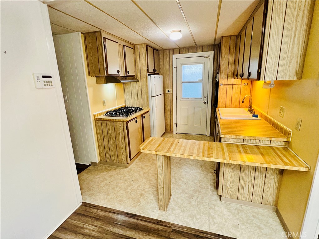 Residential for sale at 5200 Royal Oaks Drive, Oroville CA featuring 2 beds and 2 baths