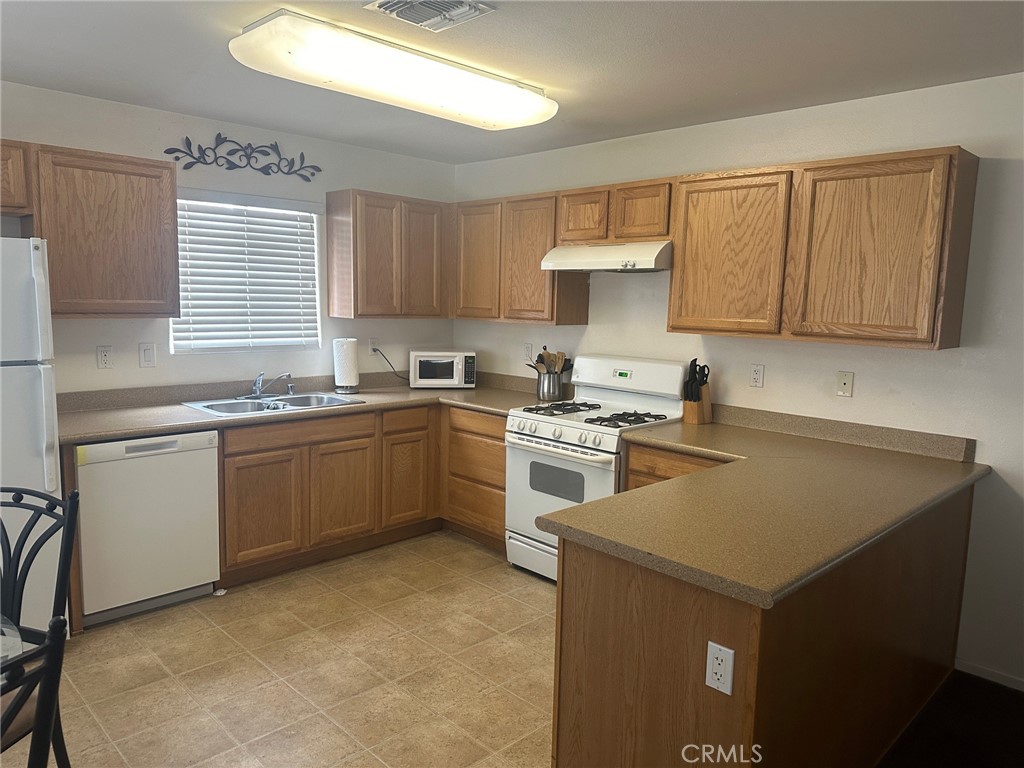 Residential Lease for rent at 73482 Desert Trail Drive 4, 29 Palms CA featuring 2 beds and 2 baths