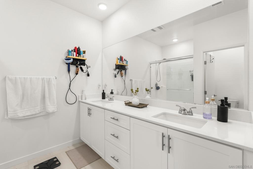 Residential for sale at 5310 Seacliff Pl 13, San Diego CA featuring 4 beds and 4 baths