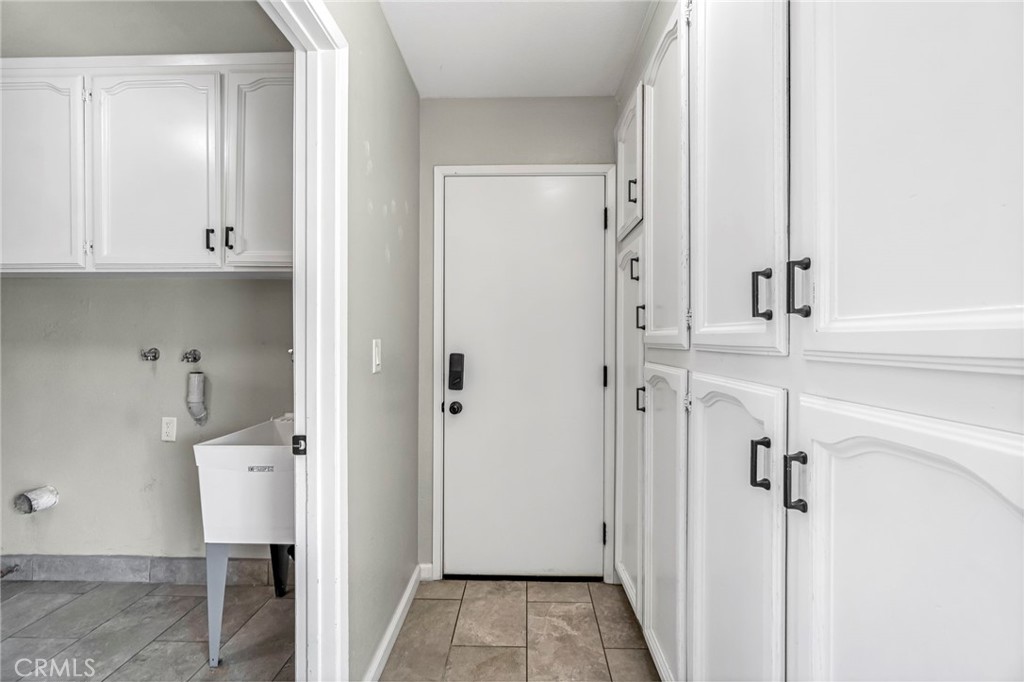 Residential for sale at 26963 Frisco, Madera CA featuring 3 beds and 3 baths