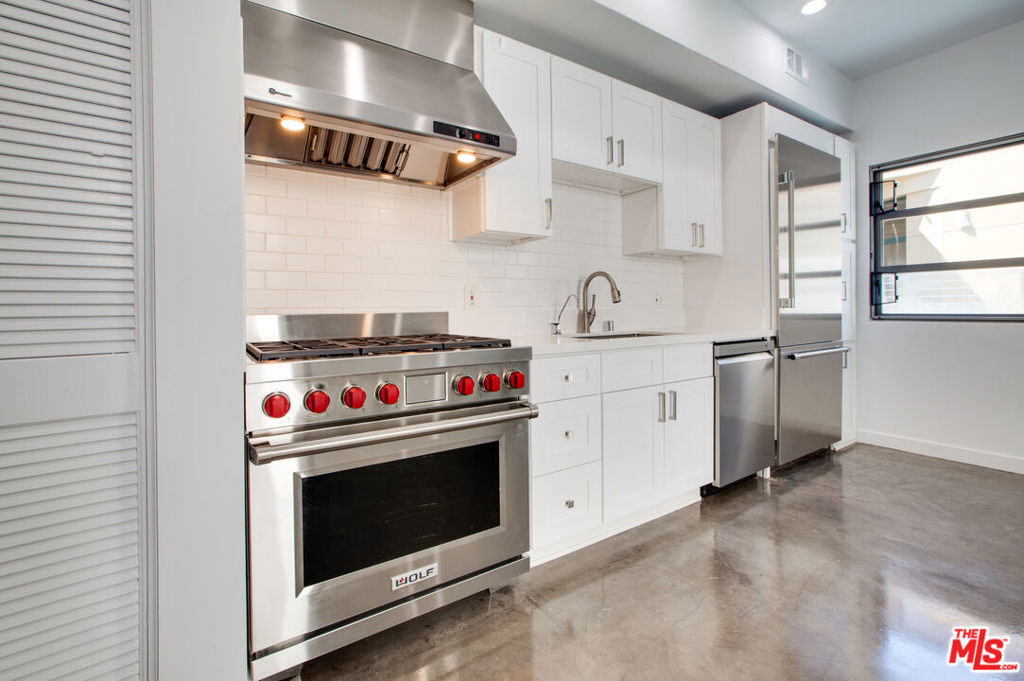 Residential Lease for rent at 1358 4th Street PH-E, Santa Monica CA featuring 1 bed and 1 bath