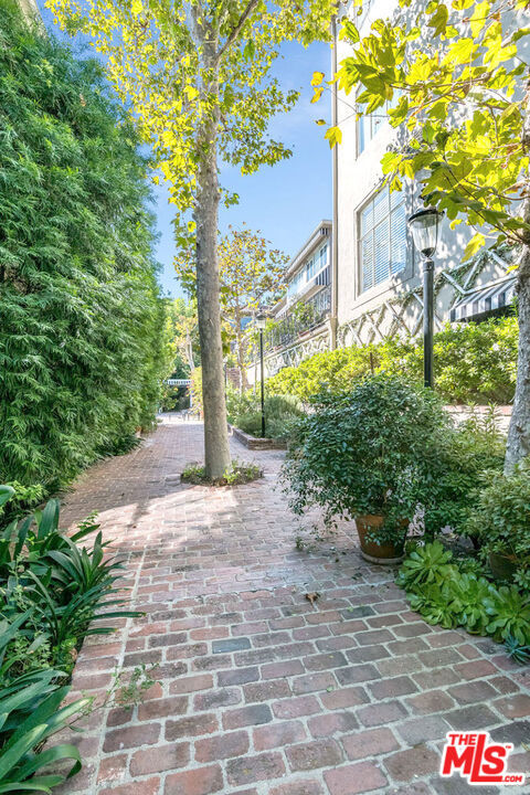 Residential Lease for rent at 8727 Shoreham Drive 2, West Hollywood CA featuring 2 beds and 2 baths