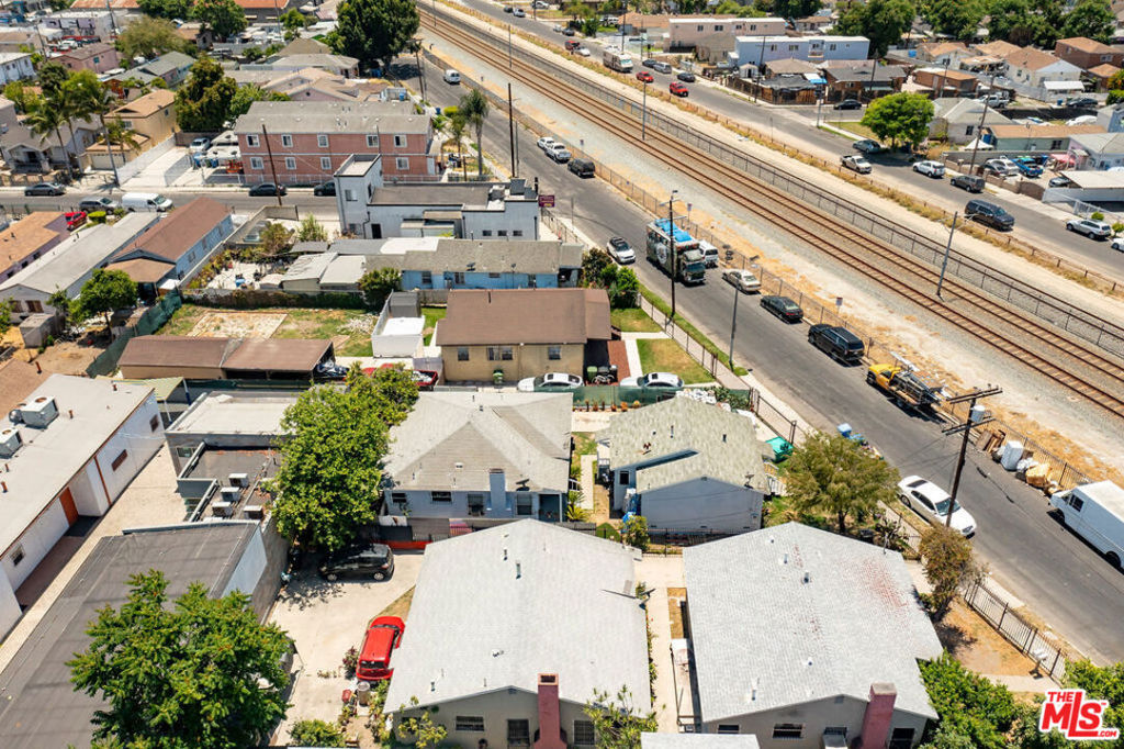 Residential Income for sale at 11012 Willowbrook Avenue, Los Angeles CA featuring 2 beds and 1 bath