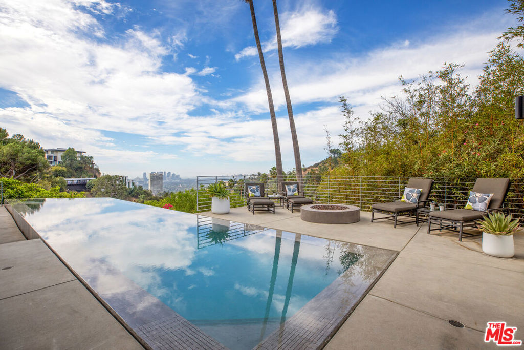 Residential for sale at 1517 Oriole Lane, Los Angeles CA featuring 3 beds and 4 baths