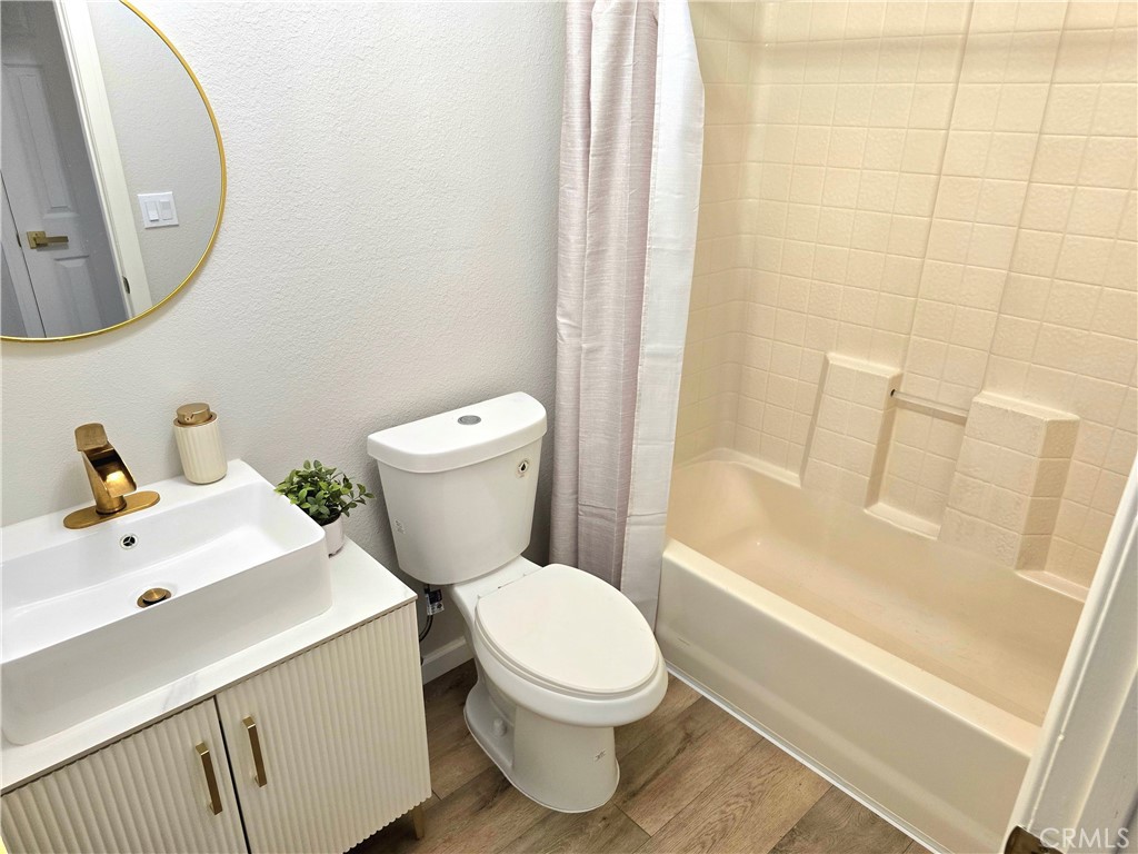 Residential Lease for rent at 6213 Baileya Avenue, 29 Palms CA featuring 3 beds and 2 baths