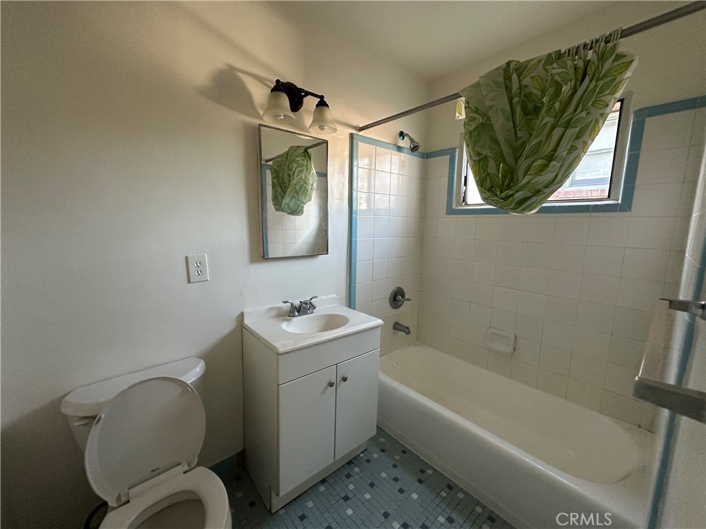 Residential Lease for rent at 253 E Villa Street 6, Pasadena CA featuring 1 bed and 1 bath