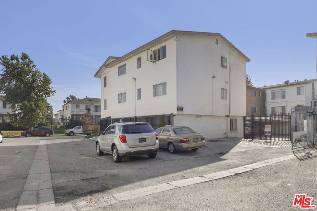 Residential Income for sale at 3867 Potomac Avenue, Los Angeles CA featuring 16 beds and 20 baths
