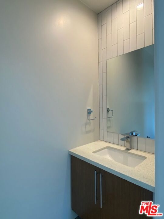 Residential Lease for rent at 4937 W 20th Street 3/4, Los Angeles, Los Angeles County CA featuring 2 beds and 3 baths