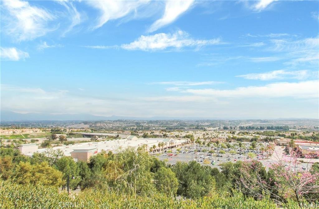 Residential Lease for rent at 31 Brownstone Way, Aliso Viejo CA featuring 2 beds and 2 baths