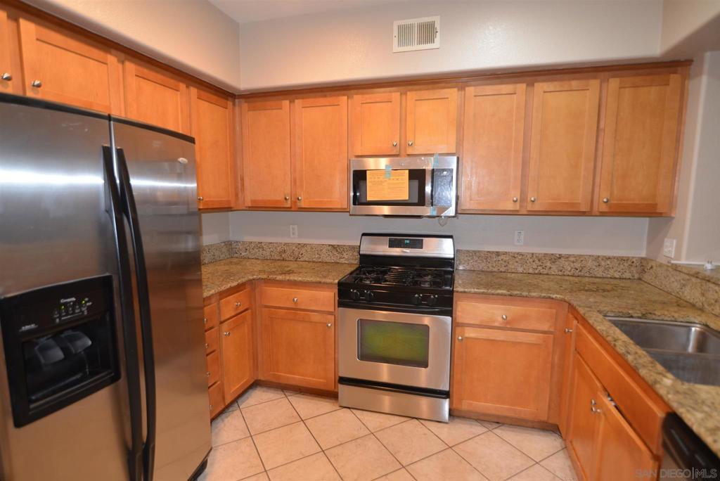 Residential Lease for rent at 2144 Caminito Elda 92, Chula Vista CA featuring 3 beds and 3 baths