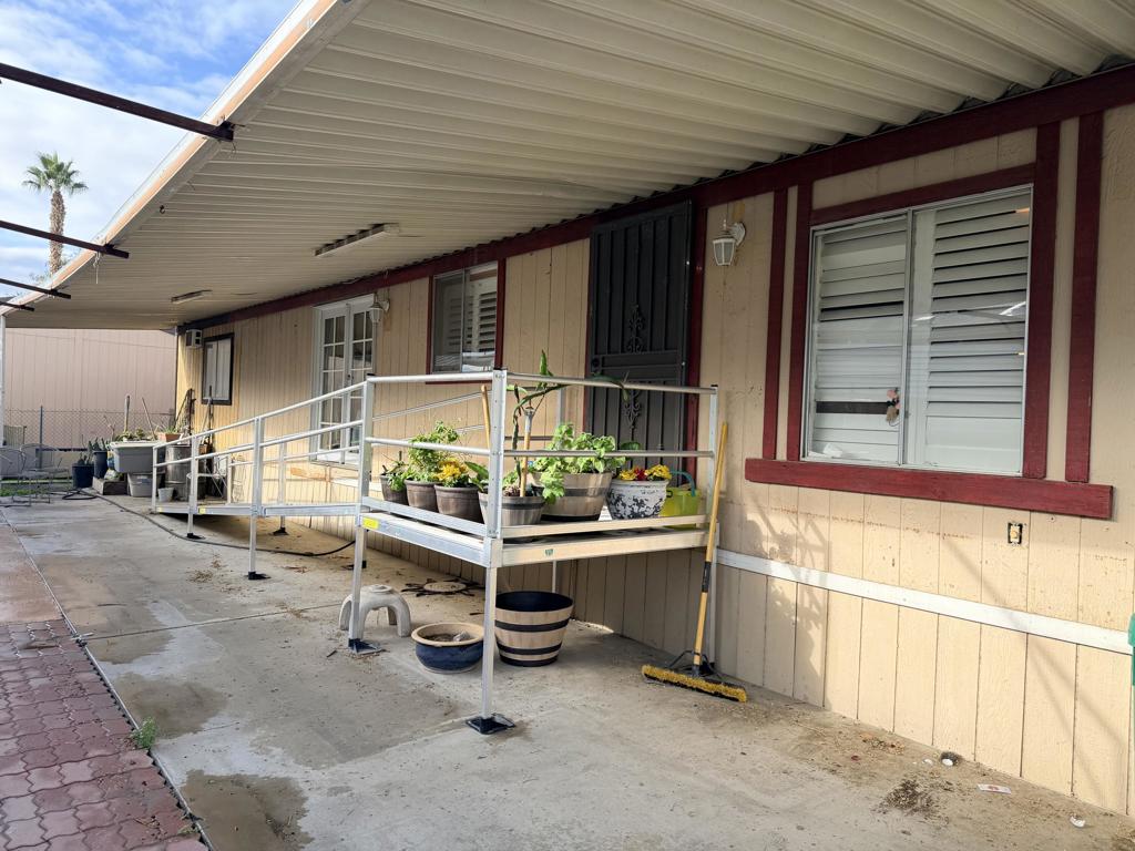 Manufactured In Park for sale at 43532 Clinton Street 305, Indio CA featuring 2 beds and 2 baths