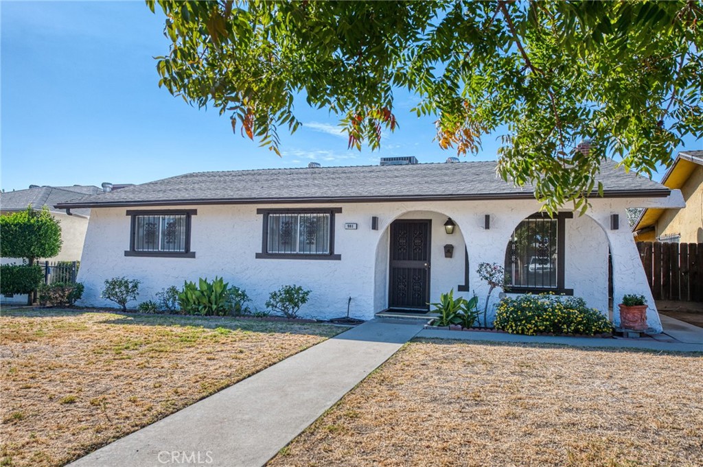 Residential for sale at 981 N Thorne Avenue, Fresno CA featuring 3 beds and 2 baths